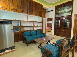 Luxury 4BHK Bunglow in Posh Colony
