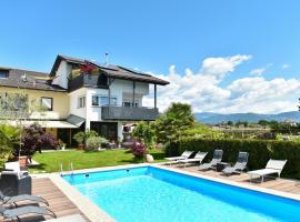 Haus Matha, Hotel in Girlan