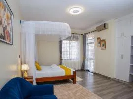 Luxury 2BR Apartment with AC, Wi Fi, Backup Power Ideal for Families , Bukoto