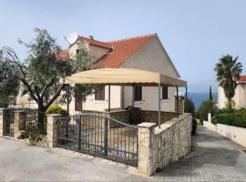 Apartments Jela, Hotel in Splitska