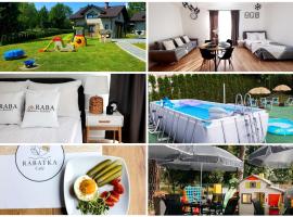 RABA RESORT - Domki i Apartamenty pod Krakowem, hotel v destinaci Gdów