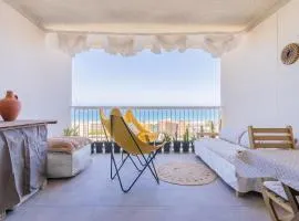 Seaview Apartment in Canet with Rooftop Pool