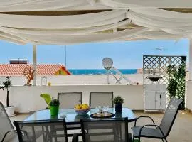 Blue Space 50 meters from the sandy beach, parking & wifi