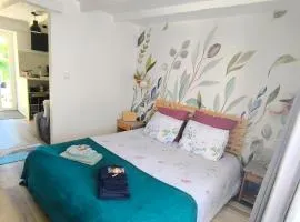 Le Tigîte B&B, Suite autonome avec entrée indépendante, petit-déj et linge fourni, pour 1 à 4p -Queen size et canapé lit double-