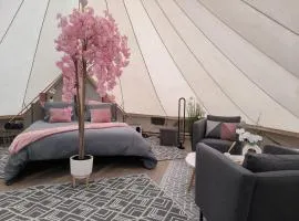 Tente lodge avec jacuzzi privatif