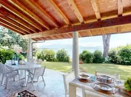 Villa beach front 7 bello by Bookinggardalake