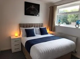 KCS Place - 3BR Home Near NEC, Airport & JLR