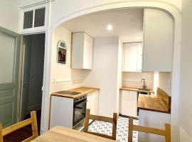 Le Cocon - 2 Bedrooms, отель в Гренобле