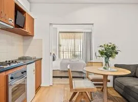 Cityscape Haven Victoria Retreat, Perth Cbd