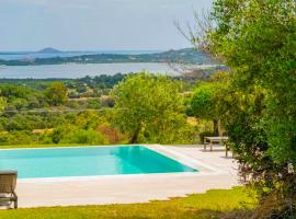 VILLA ALBA Esclusiva Villa con Piscina a Sfioro e Vista Mozzafiato sul Mare, hotel v destinaci Cugnana