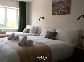 Hidden Acres- Deluxe Double & Single Room
