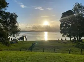 Stay a While at Murrays Beach retreat