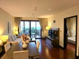 Palm Escape Beachfront 1BR in Royal Amwaj Burj View & Private Balcony