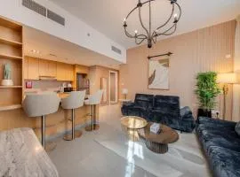 1BR Poolview Home - Sleeps 4 - 2WCs - Workstation