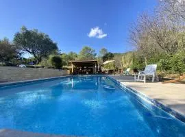 Villa 12 personnes au calme avec piscine
