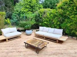 House 5p with garden near the sea