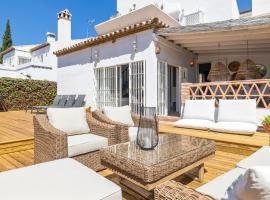 Townhouse with pool by Costarentals- Ref 199