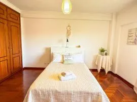 Spacious Double Room Garden View Good Natural Light SuperHost Stay