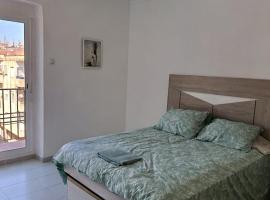 Se alquila habitaciones en piso Compartido SIn ASCENSOR ELDA, hotel en Elda