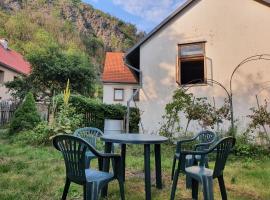 Chata pod Kalichem, villa in Třebušín