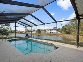 Pool on the Lake, Peaceful, Close to Beaches, Restaurants and More!