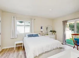 Glacier Groove Getaway Studio