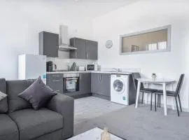 Cosy & Bright 1 Bedroom Budget Apartment in Dudley