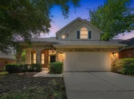 Modern 4BR Gem Chic Comfort in Austin home
