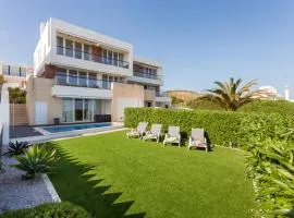 CoolHouses Algarve Luz, Ocean front 4 Bed house w/ pool, Casa da Pipa