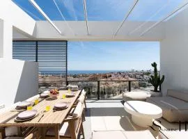 Luxury 3-Bed Mijas Villa, Sea View, Pool & Jacuzzi
