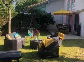 Maison mitoyenne avec beau jardin proche lac