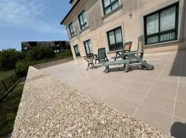 Piso Aguiño con enorme terraza by Cristian&Tamara "alquileres"