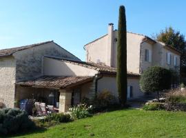 Mas Des Treilles - Gîte 'Côté Campagne', hôtel à Mane