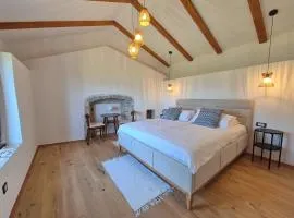 Cozy cottage with seaview and parking ideal for small family