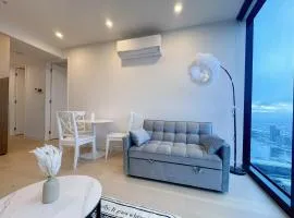 SkyriseFancyCityview1B1B1Study at 66F
