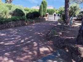 T2 en rez de jardin d'une villa à saint aygulf à 800 m d'une calanque-mer à pied