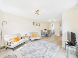 MODERN 2 BED BUNGALOW SLEEPS 4 Pet friendly SUMMER SALE, hotel v destinaci Calne