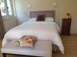 Suite junior c&ocirc;t&eacute; Vercors, bed & breakfast kohteessa Seyssins