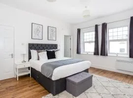 3 Bed Apartment with Balcony in Southend on Sea!