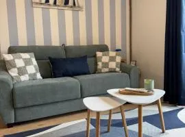 Le Bleu Marine, grand studio au calme, à 2 pas du lac !