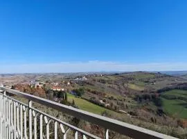 CASA DORIS Montecarotto, Le Marche - Top Lage, Glasfaser WIFI, neu renoviert