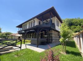Къща за гости Лъките, hotel with hot tubs in Divchovoto