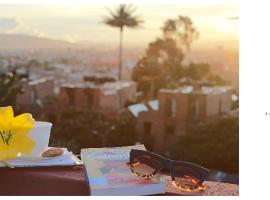 MONTFORT Suite Royale Stylish Location with View to Bogotá's historical Church, hotel s vířivkou v destinaci Bogotá