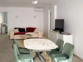 Appartement de luxe climatisé, parking & 2 balcons