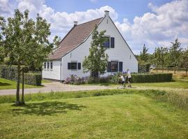Farmhouse in Limburg with Sauna & Whirlpool, hotel a Roggel