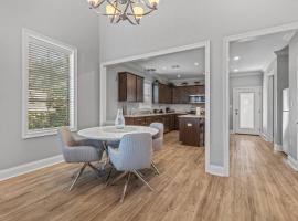 Luxury 2 Bedroom Townhouse #1, cottage in Lake Charles