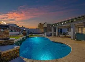 Sahara Getaway Pool Parking Lake Views