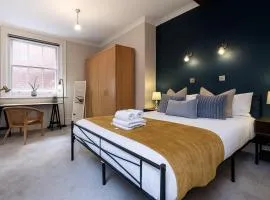 Central 1-Bed Near The Station - Private Parking - Fast Wifi