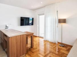 Apartman Pino, hotel v destinaci Duće