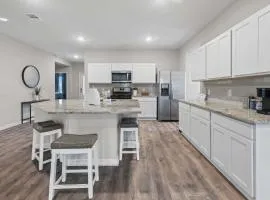 4 Bedroom home with Hot Tub in Lake Charles La
